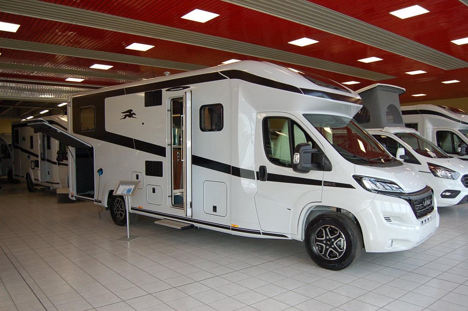 Corbar - Vendita di camper, caravan, furgonati e veicoli ricreazionali  nuovi e usati, assistenza, montaggio accessori a Milano. Laika, Burstner,  Knaus, Weinsbers, Chausson, Malibu.